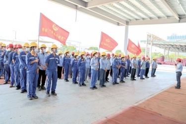 打好党工团妇组合拳 凝聚高质量发展新合力——8868体育官网登录入口开展“党群组织助力企业经营发展”义务劳动