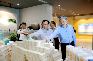 2019年 5月22日，时任浙江省社会组织综合党委专职副书记、省民政厅社会组织管理局局长蔡国华莅临8868体育官网登录入口调研企业发展情况和党建工作